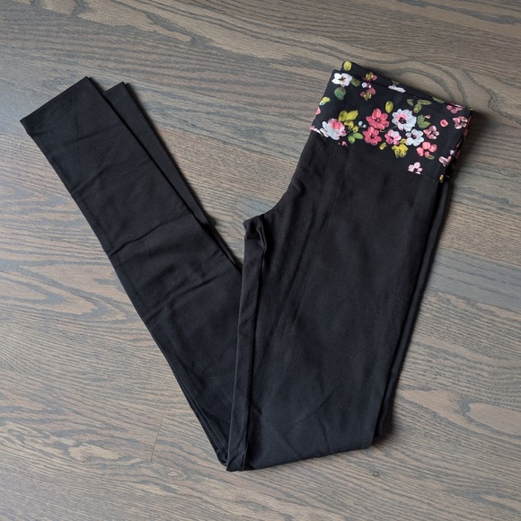 Victoria's Secret Pants - New VS Skinny Yoga Pants! Victoria's Secret Pants - New VS Skinny Yoga Pants!